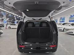 2024 Li Auto MEGA Ultra, белый — фото 19