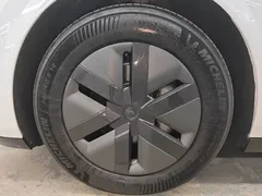 2024 Li Auto MEGA Ultra, белый — фото 23