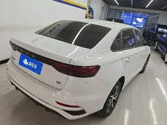 2022 Geely Emgrand 4th Gen 1.5L MT Luxury, белый — фото 3