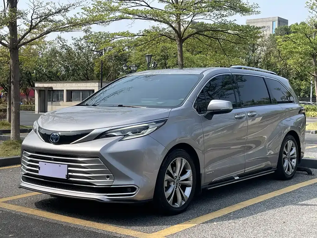 2023 Toyota Sienna 2.5L Hybrid Platinum