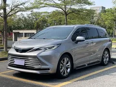 2023 Toyota Sienna 2.5L Hybrid Platinum — фото 1
