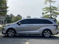 2023 Toyota Sienna 2.5L Hybrid Platinum — фото 4