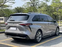2023 Toyota Sienna 2.5L Hybrid Platinum — фото 5