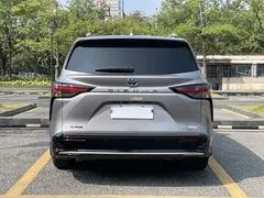 2023 Toyota Sienna 2.5L Hybrid Platinum — фото 6