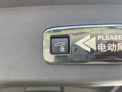 2023 Toyota Sienna 2.5L Hybrid Platinum — фото 9