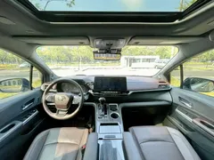 2023 Toyota Sienna 2.5L Hybrid Platinum — фото 17
