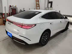 2024 BYD Seal PHEV 1.5L 121km Luxury, белый — фото 3