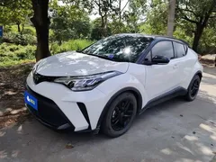 2023 Toyota C-HR 2.0L Comfort, белый — фото 1
