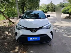 2023 Toyota C-HR 2.0L Comfort, белый — фото 2