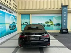 2021 Lexus ES 300h Hybrid Premium, чёрный — фото 3
