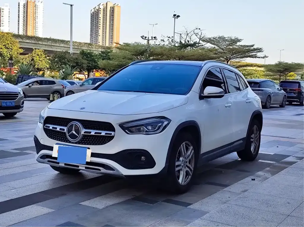 2023 Mercedes-Benz GLA 200