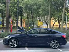2021 BMW 6 Series GT 630i M Sport Package, чёрный — фото 2
