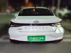 2022 Hyundai Elantra 1.5L CVT LUX Premium, белый — фото 3