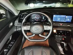 2022 Hyundai Elantra 1.5L CVT LUX Premium, белый — фото 6