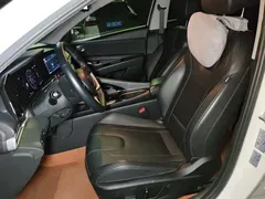 2022 Hyundai Elantra 1.5L CVT LUX Premium, белый — фото 11