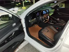 2022 Hyundai Elantra 1.5L CVT LUX Premium, белый — фото 12
