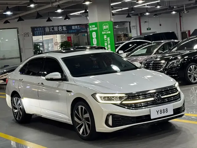 2023 Volkswagen Sagitar 300TSI DSG
