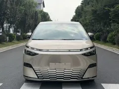2024 Xpeng X9 702 Ultra Long Range Pro — фото 2