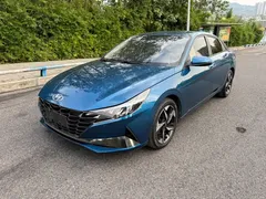 2021 Hyundai Elantra 1.5L CVT LUX Premium, синий — фото 1