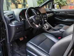 2020 Lexus LM 300h 4, чёрный — фото 4
