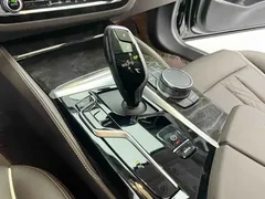 2022 BMW 5 Series 525Li Luxury Package, чёрный — фото 16