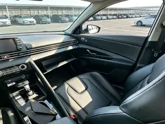 2021 Hyundai Elantra 1.5L CVT LUX Premium, белый — фото 4
