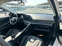 2021 Hyundai Elantra 1.5L CVT LUX Premium, белый — фото 5