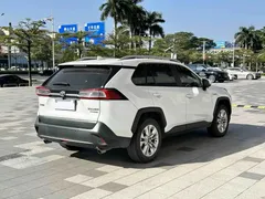 2022 Toyota Wildlander 2.5L Hybrid E-CVT 2WD Leading, белый — фото 4