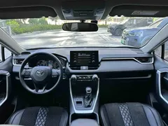 2022 Toyota Wildlander 2.5L Hybrid E-CVT 2WD Leading, белый — фото 7