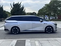 2024 Xpeng X9 702 Extra Long Range Max — фото 4
