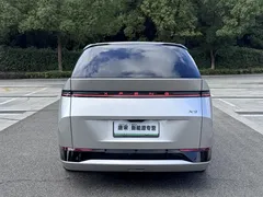2024 Xpeng X9 702 Extra Long Range Max — фото 6