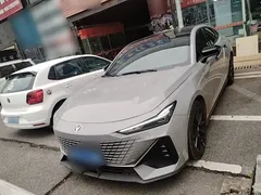 2022 Changan UNI-V 1.5T Premium — фото 3
