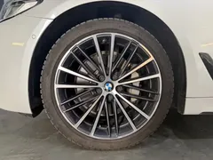 2022 BMW 5 Series 530Li M Sport Package, белый — фото 3