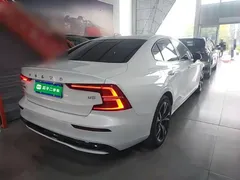 2023 Volvo S60 B5 Sport, белый — фото 7
