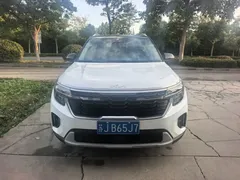 2023 Kia Seltos 1.5L CVT Luxury, белый — фото 2