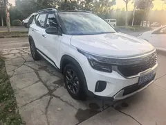 2023 Kia Seltos 1.5L CVT Luxury, белый — фото 3