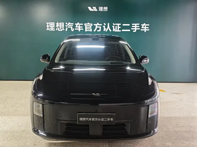 2025 Li Auto i8 Standard