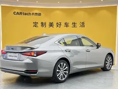 2021 Lexus ES 300h Hybrid Premium — фото 4