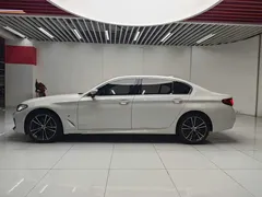 2022 BMW 5 Series 530Li M Sport Package, белый — фото 4