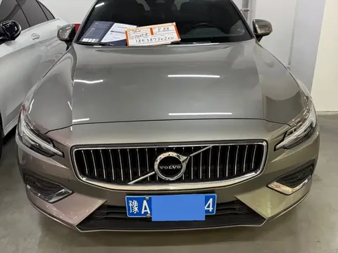 2022 Volvo S60 B4 Luxury