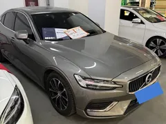 2022 Volvo S60 B4 Luxury — фото 3