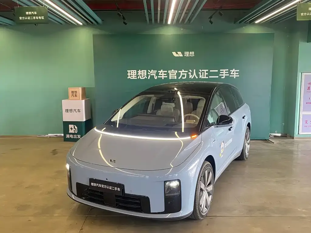 2025 Li Auto i8 Standard