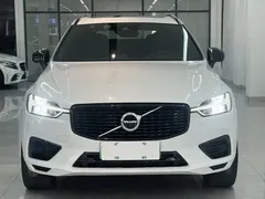 2021 Volvo XC60 T8 PHEV Sport, белый — фото 2