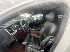 2021 Volvo XC60 T8 PHEV Sport, белый — фото 4