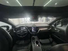 2021 Volvo XC60 T8 PHEV Sport, белый — фото 6