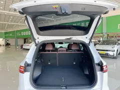 2021 Geely Monjaro 2.0TD High Power AT 4WD Premium, белый — фото 24