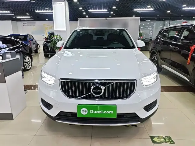 2021 Volvo XC40 4WD Fashion