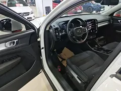 2021 Volvo XC40 4WD Fashion, белый — фото 16