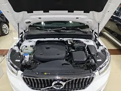 2021 Volvo XC40 4WD Fashion, белый — фото 20