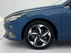 2022 Hyundai Elantra 1.5L CVT LUX Premium, синий — фото 9